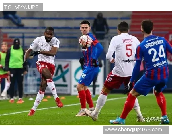 波兰特与费城联的激烈对决揭示了足球战术与团队合作的重要性 波兰特与费城联的激烈对决揭示了足球战术与团队合作的重要性