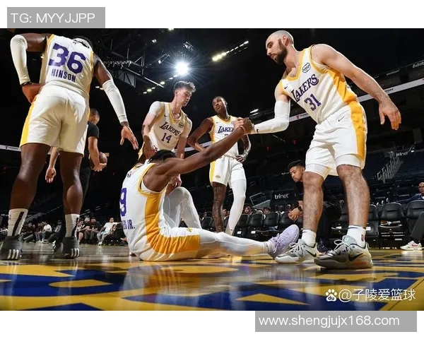 热火与湖人激战回顾:历史交锋中的精彩瞬间与战术较量分析 热火与湖人激战回顾:历史交锋中的精彩瞬间与战术较量分析