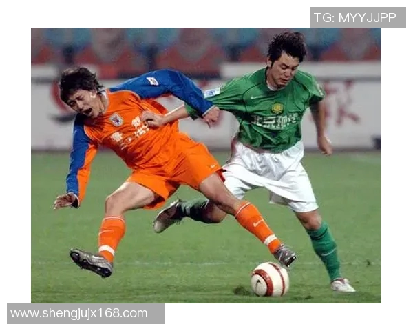 鲁能与恒大激战21轮争夺榜首荣耀双方球员全力以赴展现足球魅力 鲁能与恒大激战21轮争夺榜首荣耀双方球员全力以赴展现足球魅力